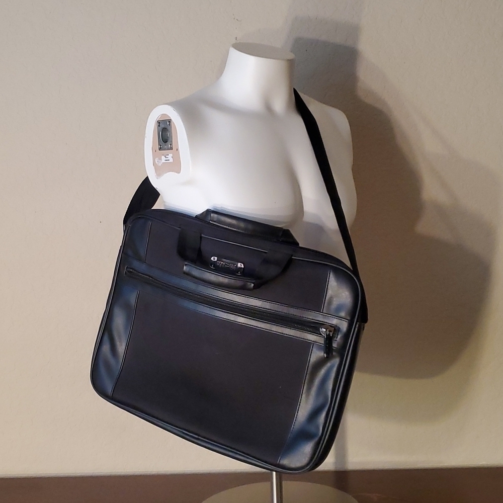 Kenneth Cole Reaction R-Tech Vinyl Laptop Case/Messenger Bag